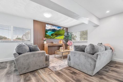 Casa en venta en Miami, Florida, 3 dormitorios, 136.38 m2 № 1880200 - foto 3