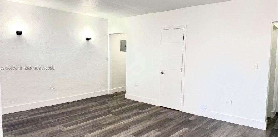 Studio in Miami Beach, Florida № 2155033