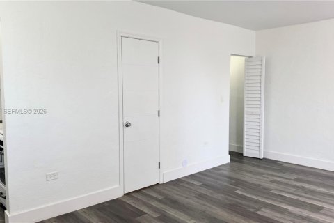 Apartment in Miami Beach, Florida 55.74 sq.m. № 2155033 - photo 2