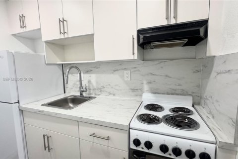 Apartment in Miami Beach, Florida 55.74 sq.m. № 2155033 - photo 4