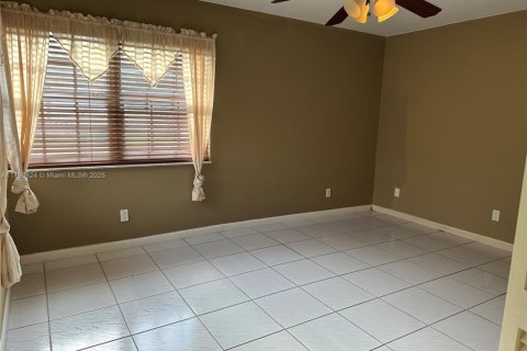 House in Cooper City, Florida 3 bedrooms, 190.73 sq.m. № 1863041 - photo 15