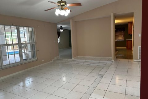 House in Cooper City, Florida 3 bedrooms, 190.73 sq.m. № 1863041 - photo 8