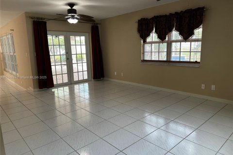House in Cooper City, Florida 3 bedrooms, 190.73 sq.m. № 1863041 - photo 12