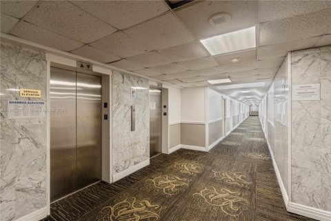 Hôtel, hôtellerie à vendre à Sunny Isles Beach, Floride: 33.44 m2 № 1887514 - photo 17