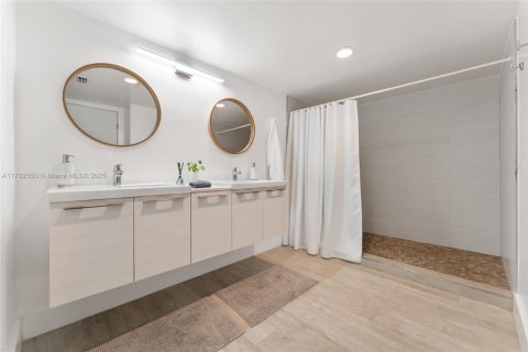 Condominio en venta en Miami Beach, Florida, 3 dormitorios, 160.07 m2 № 1645650 - foto 10