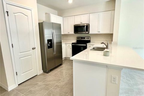 Townhouse in Davenport, Florida 3 bedrooms, 140.75 sq.m. № 2233387 - photo 6