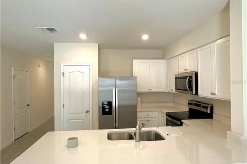 Townhouse in Davenport, Florida 3 bedrooms, 140.75 sq.m. № 2233387 - photo 4