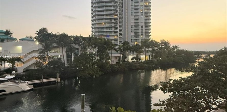 Кондоминиум с 3 спальнями в Санни-Айлс-Бич, Флорида № 2027352