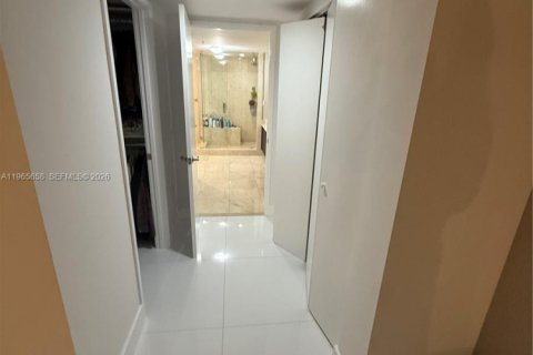 Купить кондоминиум в Санни-Айлс-Бич, Флорида 3 спальни, 153.1м2, № 2027352 - фото 10