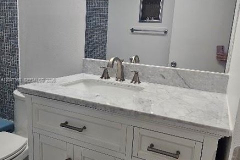 Copropriété à louer à Hallandale Beach, Floride: 1 chambre, 65.03 m2 № 2282932 - photo 8