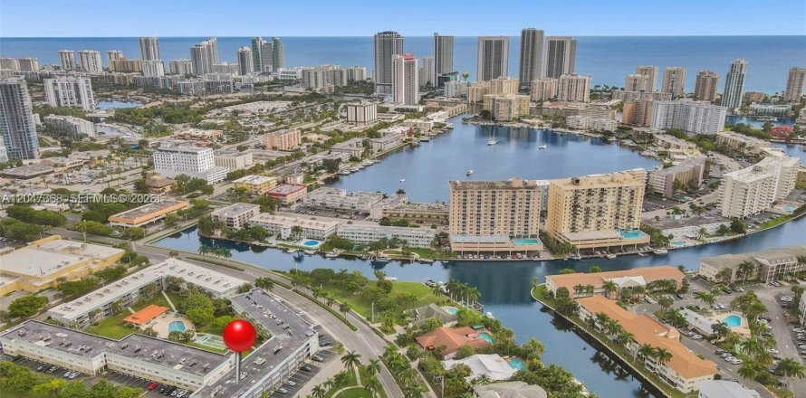 Condo à Hallandale Beach, Floride, 1 chambre  № 2282932