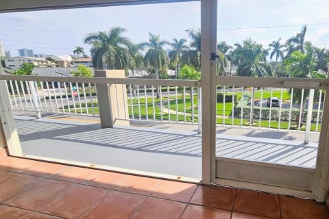 Copropriété à louer à Hallandale Beach, Floride: 1 chambre, 65.03 m2 № 2282932 - photo 10