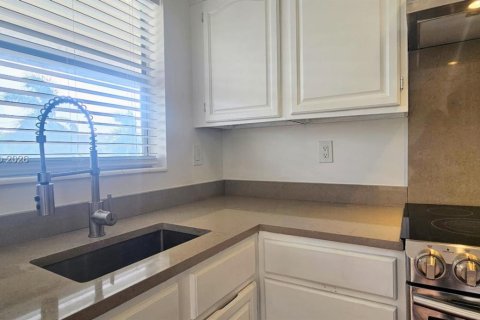 Copropriété à louer à Hallandale Beach, Floride: 1 chambre, 65.03 m2 № 2282932 - photo 6