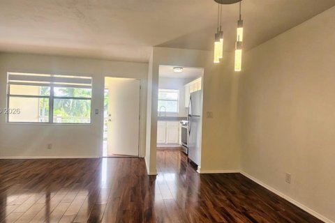 Copropriété à louer à Hallandale Beach, Floride: 1 chambre, 65.03 m2 № 2282932 - photo 4