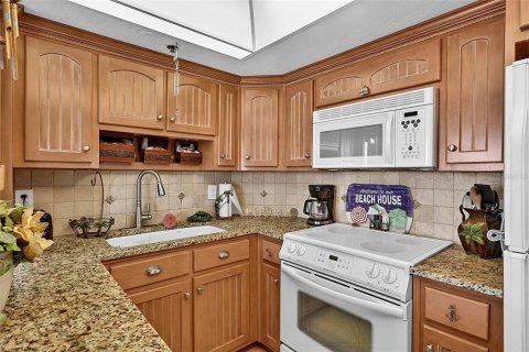 Condo in Daytona Beach, Florida, 2 bedrooms  № 2198601 - photo 2