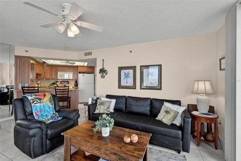 Condo in Daytona Beach, Florida, 2 bedrooms  № 2198601 - photo 11