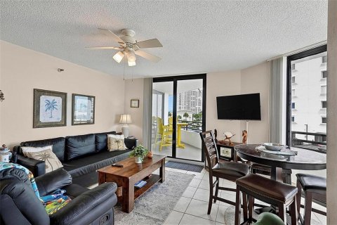 Condo in Daytona Beach, Florida, 2 bedrooms  № 2198601 - photo 9