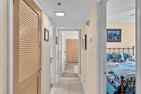 Condo in Daytona Beach, Florida, 2 bedrooms  № 2198601 - photo 14
