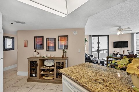 Condo in Daytona Beach, Florida, 2 bedrooms  № 2198601 - photo 6