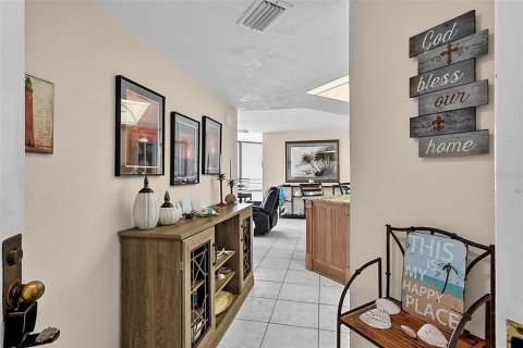 Condo in Daytona Beach, Florida, 2 bedrooms  № 2198601 - photo 10