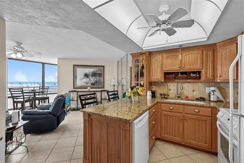 Condo in Daytona Beach, Florida, 2 bedrooms  № 2198601 - photo 4