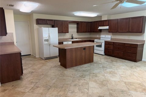 House in Ocala, Florida 2 bedrooms, 143.16 sq.m. № 2157889 - photo 7
