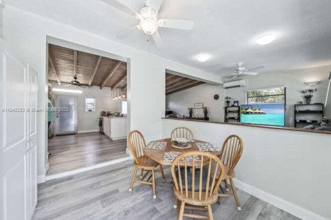 Casa en venta en Fort Lauderdale, Florida, 3 dormitorios, 135.27 m2 № 1836345 - foto 13