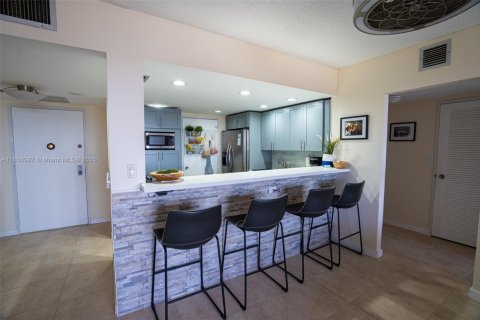 Condominio en venta en Hallandale Beach, Florida, 2 dormitorios, 130.06 m2 № 1857107 - foto 2