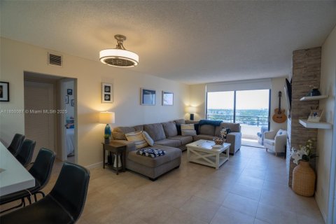 Condominio en venta en Hallandale Beach, Florida, 2 dormitorios, 130.06 m2 № 1857107 - foto 5