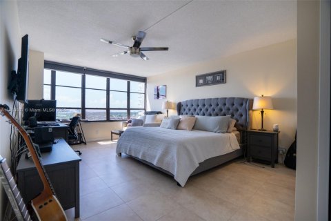 Condominio en venta en Hallandale Beach, Florida, 2 dormitorios, 130.06 m2 № 1857107 - foto 13