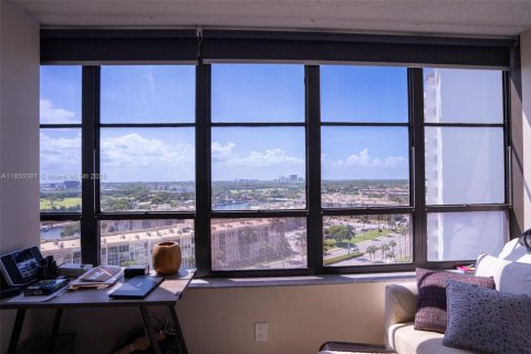 Condominio en venta en Hallandale Beach, Florida, 2 dormitorios, 130.06 m2 № 1857107 - foto 15