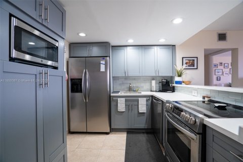 Condominio en venta en Hallandale Beach, Florida, 2 dormitorios, 130.06 m2 № 1857107 - foto 1