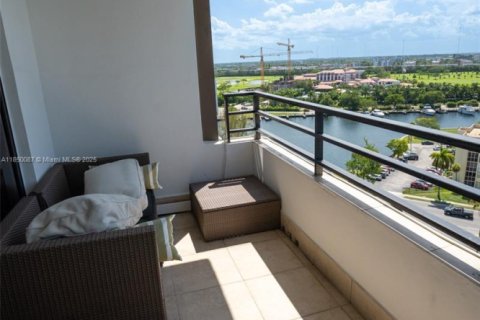 Condominio en venta en Hallandale Beach, Florida, 2 dormitorios, 130.06 m2 № 1857107 - foto 11