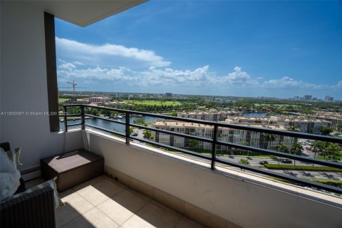 Condominio en venta en Hallandale Beach, Florida, 2 dormitorios, 130.06 m2 № 1857107 - foto 12