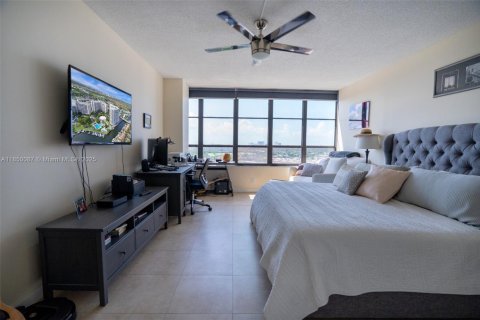 Condominio en venta en Hallandale Beach, Florida, 2 dormitorios, 130.06 m2 № 1857107 - foto 16