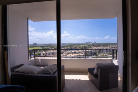 Condominio en venta en Hallandale Beach, Florida, 2 dormitorios, 130.06 m2 № 1857107 - foto 10