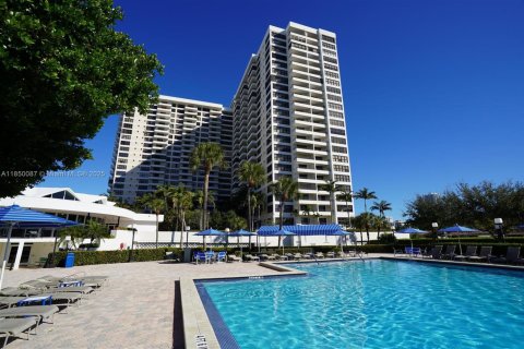Condominio en venta en Hallandale Beach, Florida, 2 dormitorios, 130.06 m2 № 1857107 - foto 28