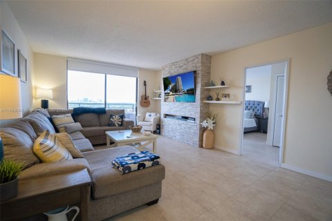 Condominio en venta en Hallandale Beach, Florida, 2 dormitorios, 130.06 m2 № 1857107 - foto 6