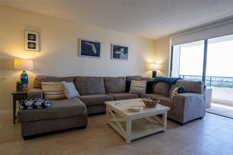 Condominio en venta en Hallandale Beach, Florida, 2 dormitorios, 130.06 m2 № 1857107 - foto 7