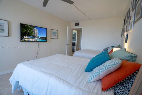 Condominio en venta en Hallandale Beach, Florida, 2 dormitorios, 130.06 m2 № 1857107 - foto 21
