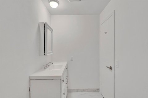 Villa ou maison à vendre à Hallandale Beach, Floride: 2 chambres, 118.08 m2 № 2188261 - photo 18