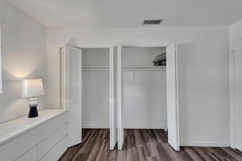 Villa ou maison à vendre à Hallandale Beach, Floride: 2 chambres, 118.08 m2 № 2188261 - photo 16