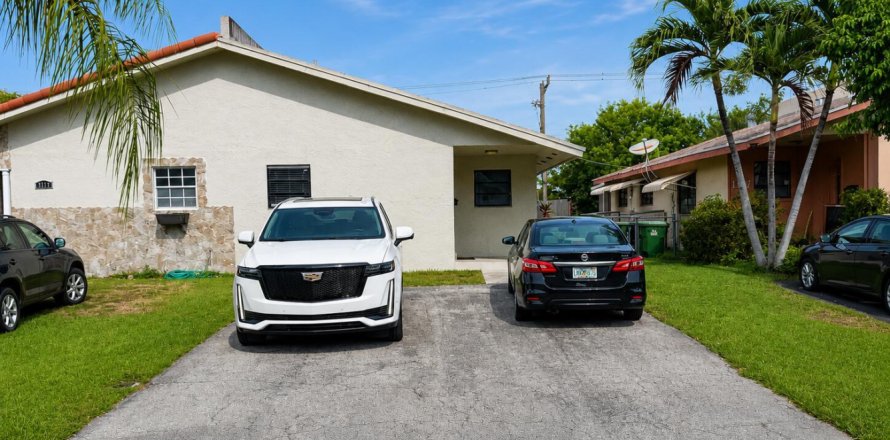 Villa ou maison à Hallandale Beach, Floride 2 chambres, 118.08 m2 № 2188261