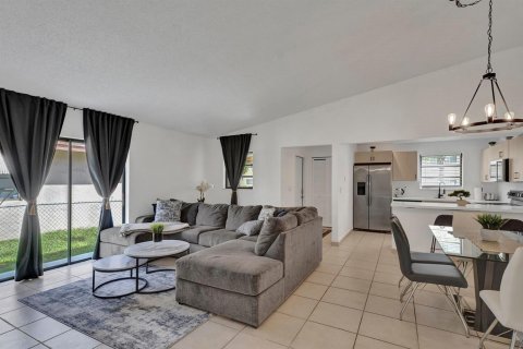 Villa ou maison à vendre à Hallandale Beach, Floride: 2 chambres, 118.08 m2 № 2188261 - photo 20