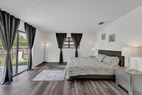 Villa ou maison à vendre à Hallandale Beach, Floride: 2 chambres, 118.08 m2 № 2188261 - photo 8