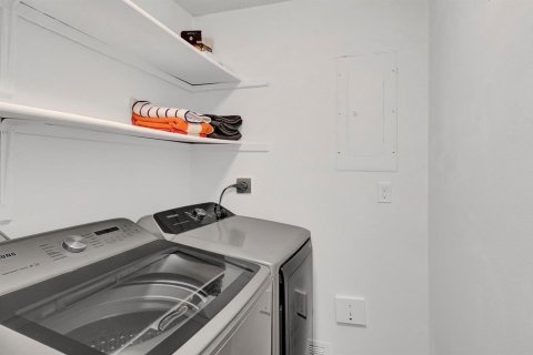 Villa ou maison à vendre à Hallandale Beach, Floride: 2 chambres, 118.08 m2 № 2188261 - photo 19