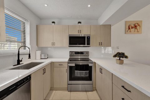 Villa ou maison à vendre à Hallandale Beach, Floride: 2 chambres, 118.08 m2 № 2188261 - photo 27