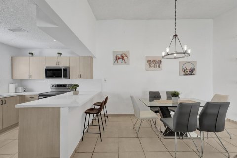 Villa ou maison à vendre à Hallandale Beach, Floride: 2 chambres, 118.08 m2 № 2188261 - photo 25