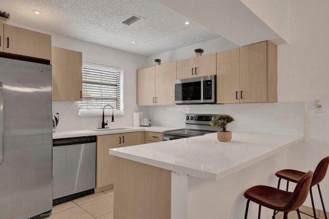 Villa ou maison à vendre à Hallandale Beach, Floride: 2 chambres, 118.08 m2 № 2188261 - photo 26