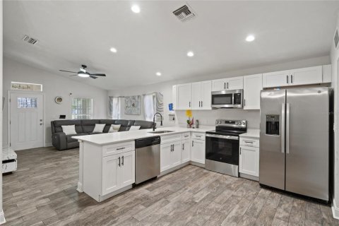 Villa ou maison à vendre à Orlando, Floride: 3 chambres, 113.81 m2 № 2413858 - photo 5
